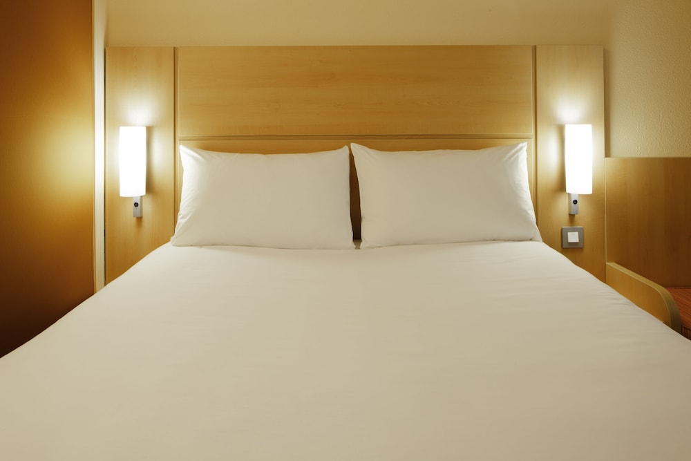 Habitación, 1 cama doble del hotel Ibis Luton Airport. Foto 1