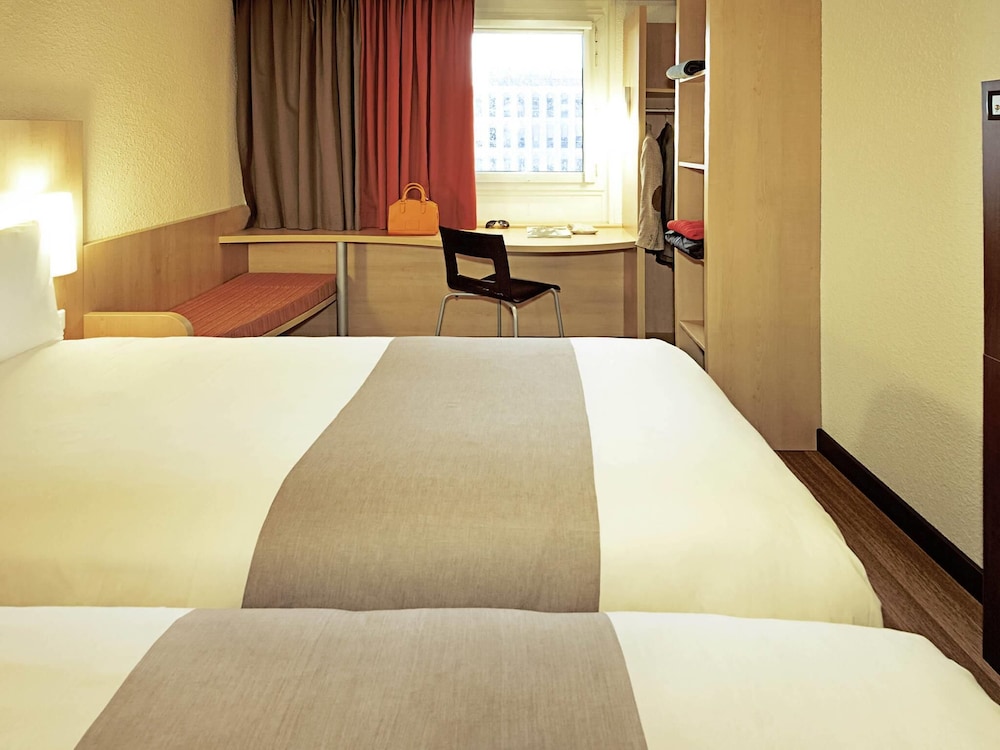 Habitación con 2 camas individuales, 2 camas individuales del hotel Ibis Luton Airport. Foto 14