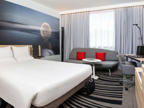 Habitación Doble Superior con sofá cama del hotel Novotel York Centre. Foto 2