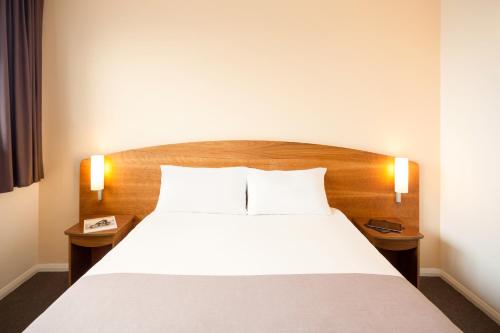 Habitación Doble Estándar del hotel Ibis Northampton Centre. Foto 9