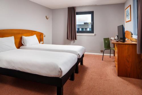 Habitación Doble Estándar - 2 camas del hotel Ibis Northampton Centre. Foto 7