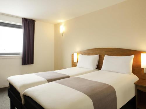 Habitación Doble Estándar - 2 camas del hotel Ibis Northampton Centre. Foto 9