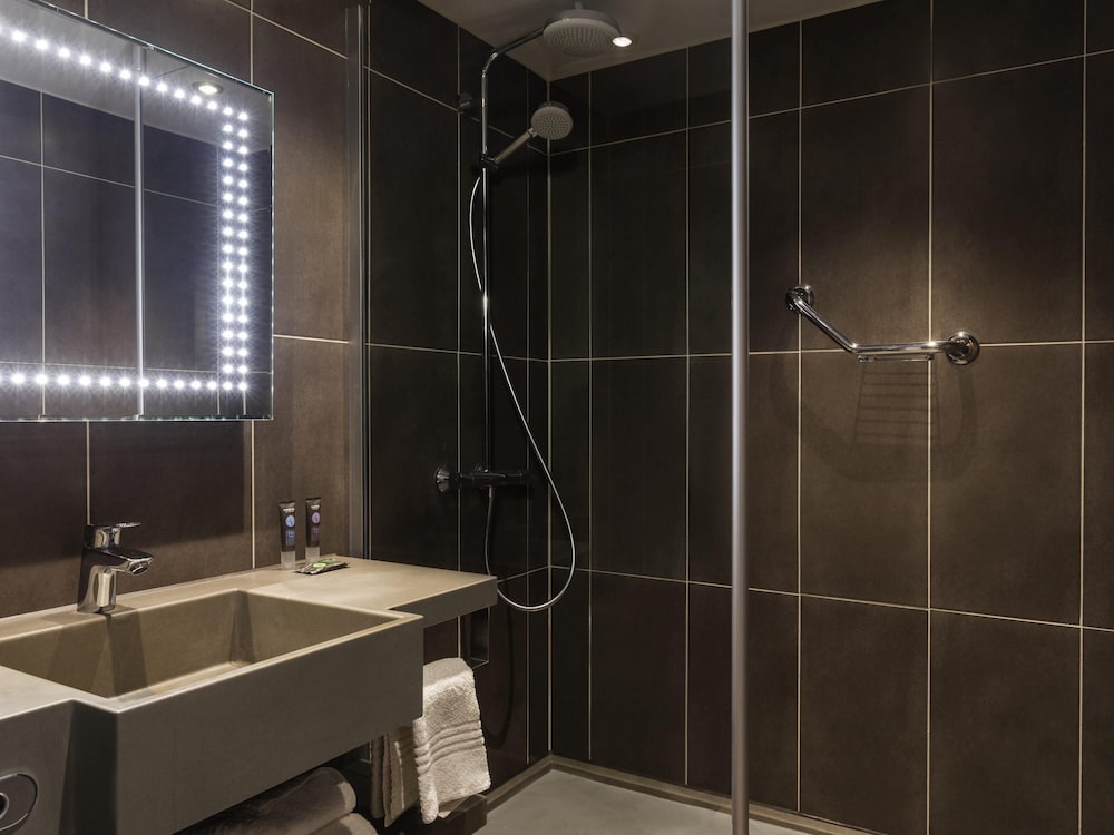 Habitación Superior Premium con dos camas individuales del hotel Novotel Nottingham Derby. Foto 1