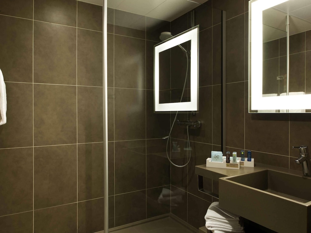 Habitación Ejecutiva Premium con cama Queen del hotel Novotel Nottingham Derby. Foto 4