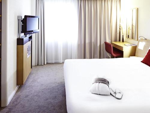 Suite con cama extragrande del hotel Novotel Sheffield Centre. Foto 1