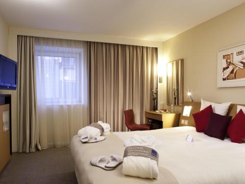Suite con cama extragrande del hotel Novotel Sheffield Centre. Foto 4