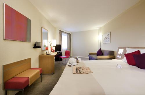 Habitación Doble Executive con sofá cama del hotel Novotel Sheffield Centre. Foto 5