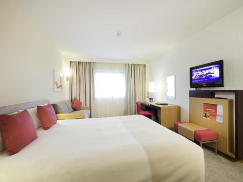 Habitación Estándar con Sofá Convertible - 1 cama grande del hotel Novotel Sheffield Centre. Foto 1