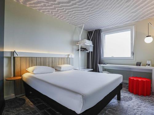 Habitación Doble del hotel Ibis Luxembourg Aéroport. Foto 1