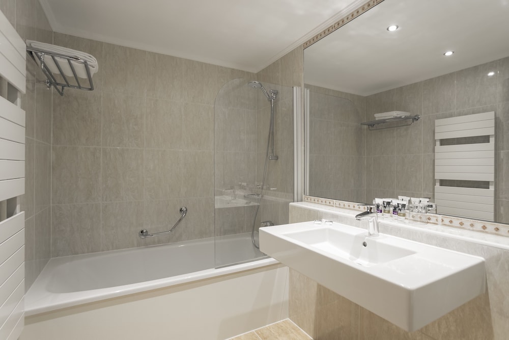 Habitación Clásica con 1 cama doble o 2 camas individuales del hotel Mercure Luxembourg Kikuoka Golf and Spa. Foto 6
