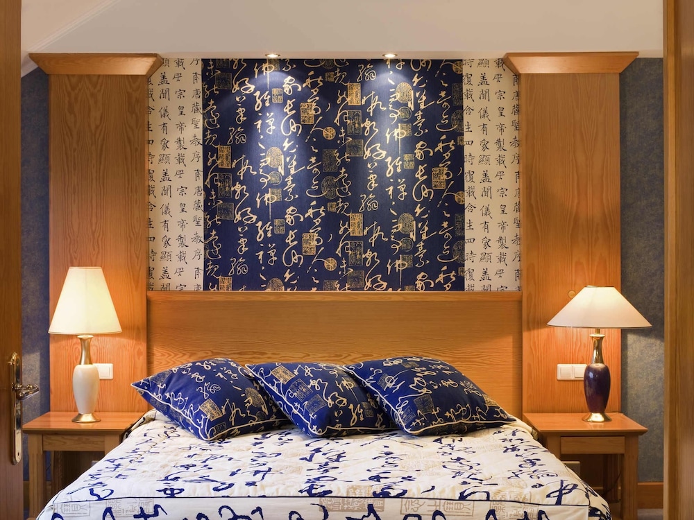 Suite Superior con 1 cama doble, acceso ilimitado a Spa y Bienestar del hotel Mercure Luxembourg Kikuoka Golf and Spa