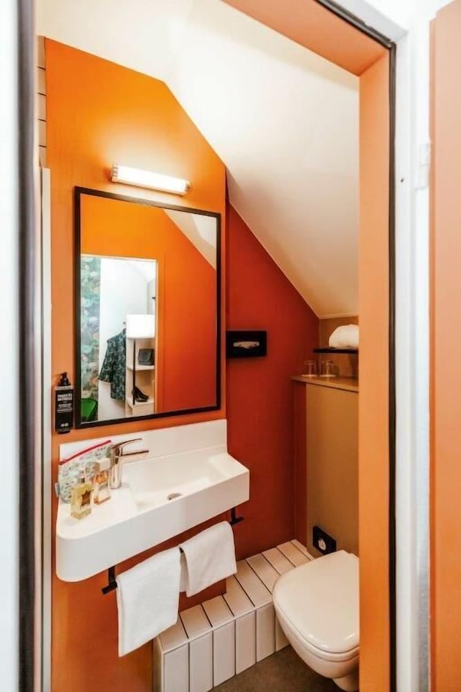 Habitacion Standard con 1 cama doble del hotel Ibis Styles Luxembourg Centre Gare. Foto 7