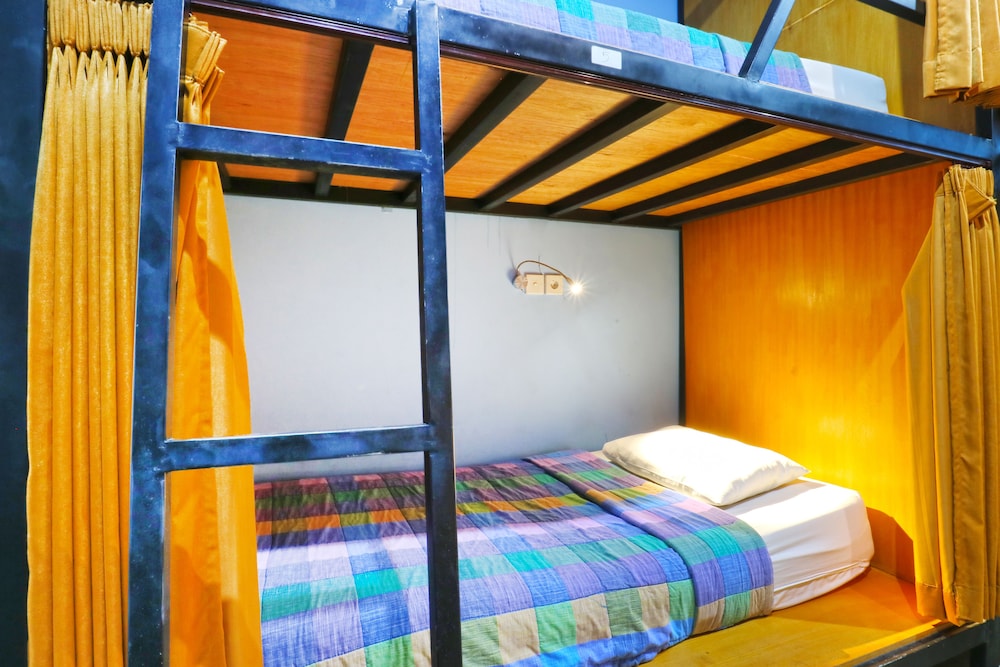 Dormitorio compartido superior del hotel New Ubud Hostel. Foto 2