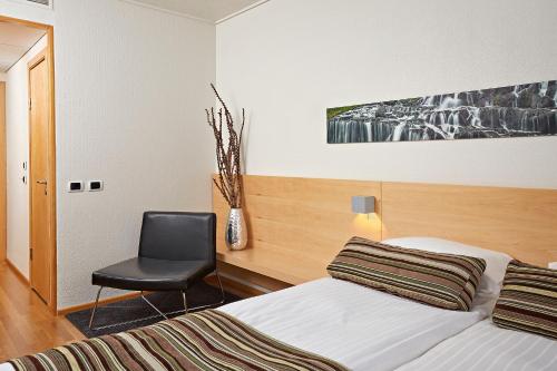 Habitación con cama grande del hotel Reykjavik Natura - Berjaya Iceland Hotels. Foto 2