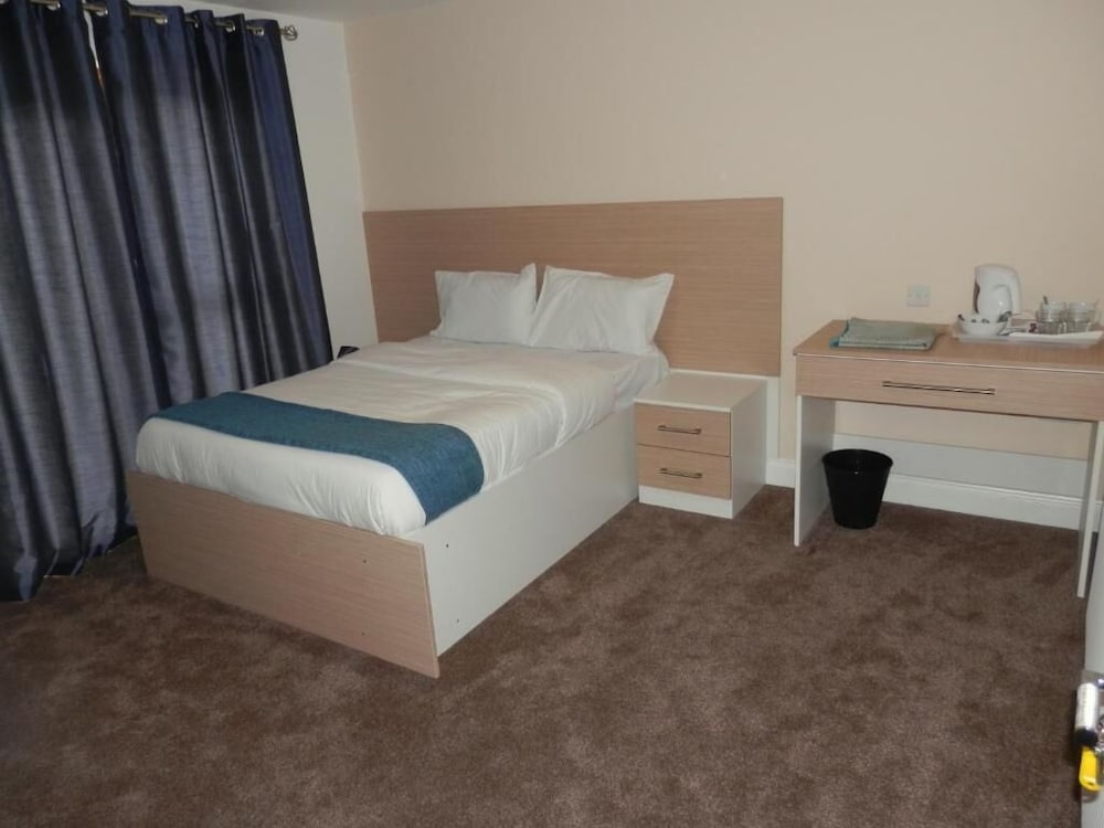 Habitación estándar doble, baño privado del hotel Heathrow Travellers Hub. Foto 1