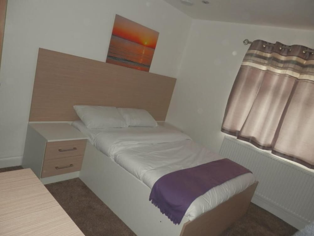 Habitación estándar doble, baño privado del hotel Heathrow Travellers Hub. Foto 10