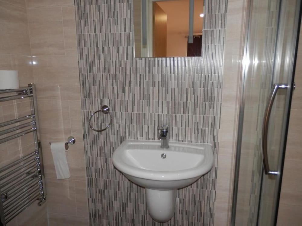 Suite estándar, baño privado del hotel Heathrow Travellers Hub. Foto 3
