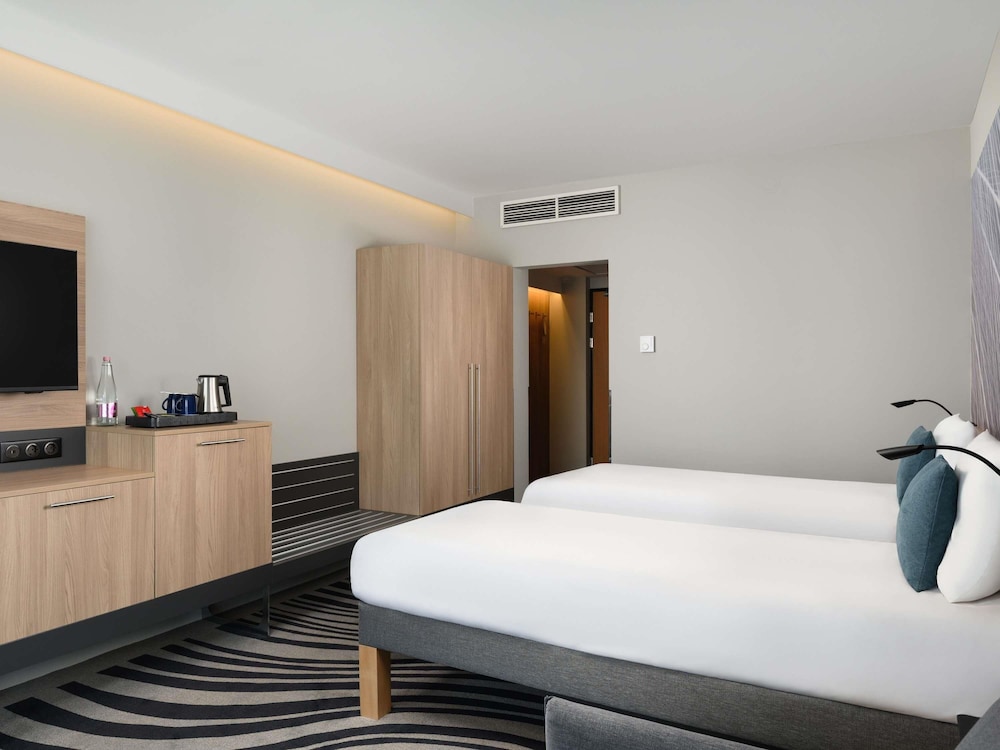 Habitación superior con 2 camas individuales del hotel Novotel Szeged. Foto 2