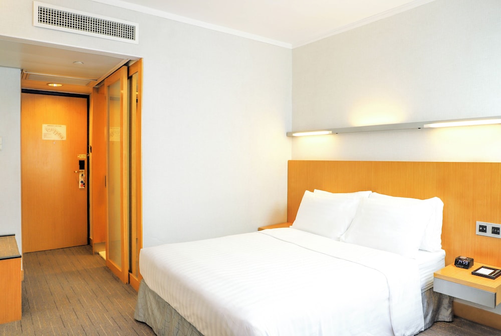 Habitación estándar, 1 cama de matrimonio del hotel Novotel Century Hong Kong. Foto 1