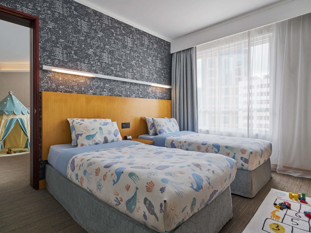 Junior Suite, 1 Queen Bed del hotel Novotel Century Hong Kong. Foto 11