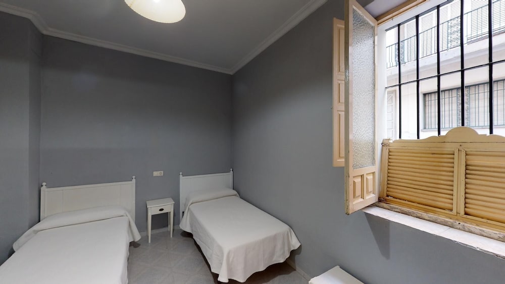 Habitación básica con 2 camas individuales, baño privado del hotel Pension Gala