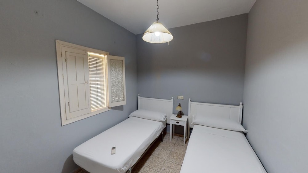 Habitación básica con 2 camas individuales, baño privado del hotel Pension Gala. Foto 3