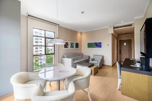 Suite del hotel Dann Carlton Medellin. Foto 9