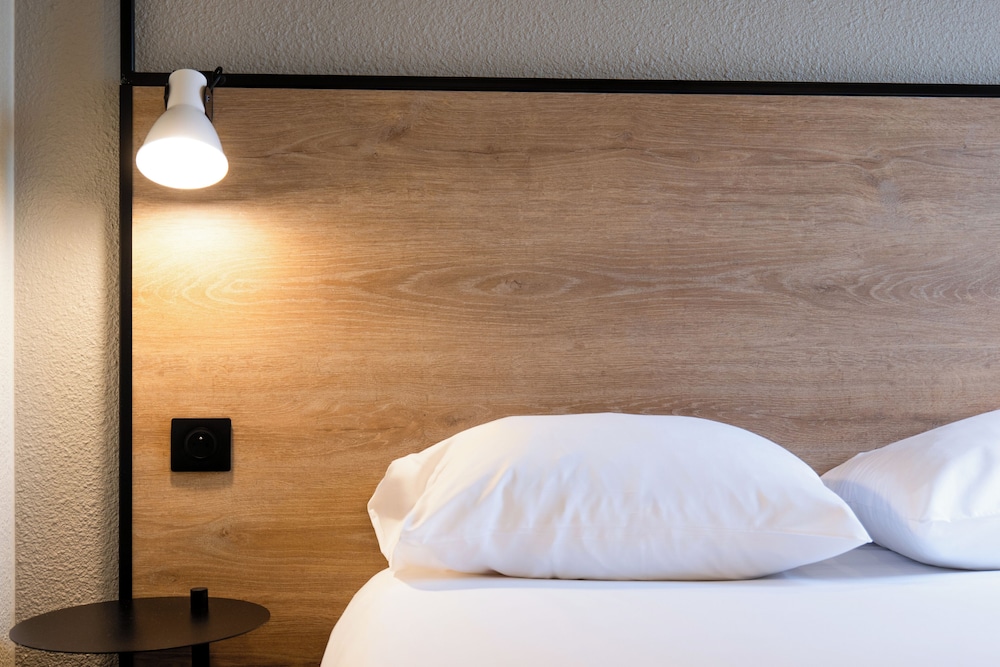 Habitación estándar (2 camas individuales y una cama infantil) del hotel Ibis Agen Centre. Foto 4
