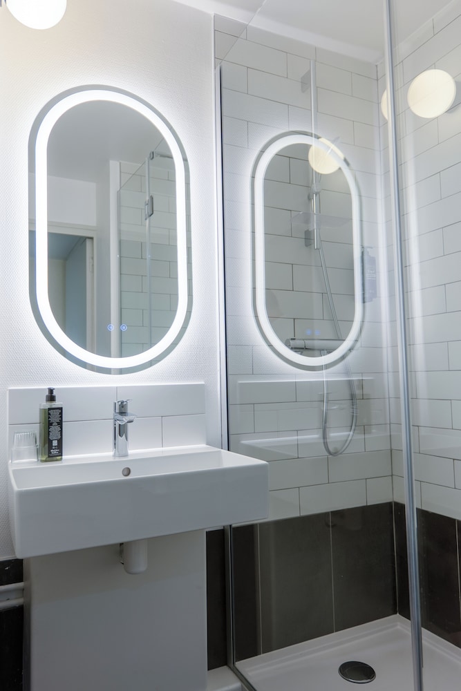 Habitación estándar, 1 cama doble, accesible para personas con discapacidad del hotel Ibis Agen Centre. Foto 10