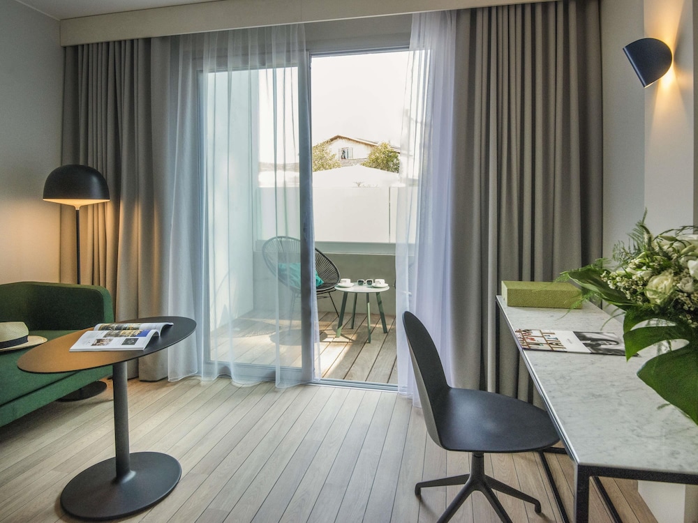 Habitación Privilege, vistas a la PISCINA - 1 cama doble del hotel Mercure Ajaccio. Foto 1