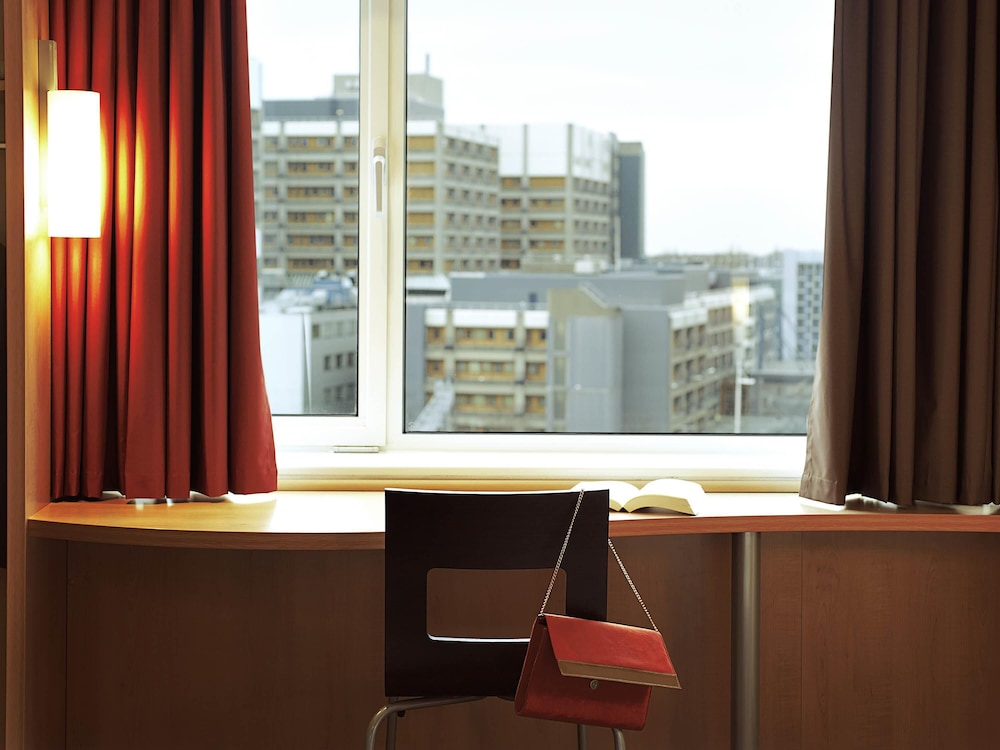 Habitación estándar, varias camas del hotel Ibis Angers Centre Château