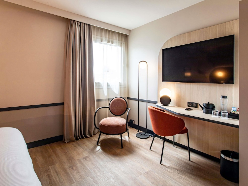 Habitación doble con cama queen - size del hotel Mercure Angouleme De France. Foto 7