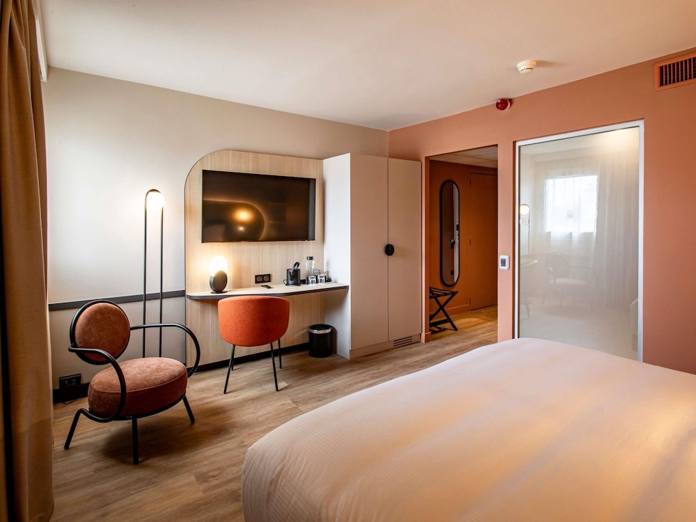 Habitación doble con cama king - size del hotel Mercure Angouleme De France. Foto 3