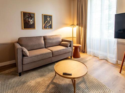 Habitación Deluxe con vista a los jardines del hotel Mercure Angouleme De France. Foto 2