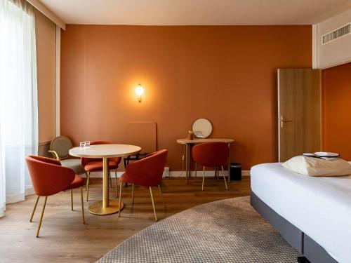 Habitación Deluxe con vista a los jardines del hotel Mercure Angouleme De France. Foto 6