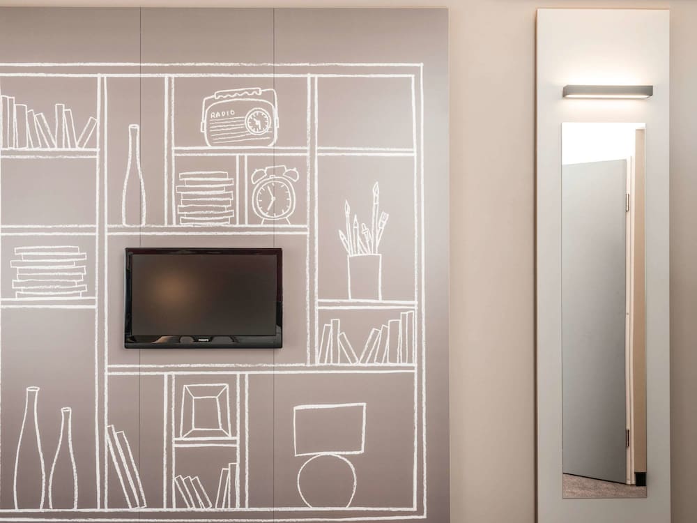 Habitación estándar con dos camas individuales del hotel Ibis Arcachon La Teste. Foto 2