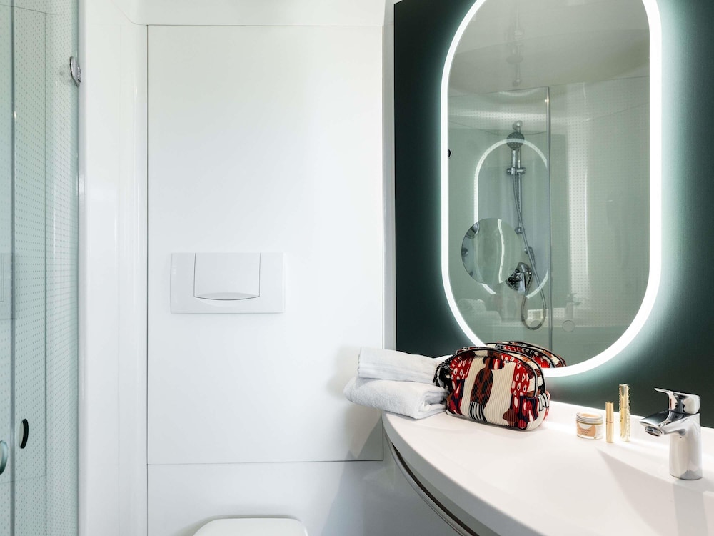 Habitación estándar con dos camas individuales del hotel IBIS AUCH. Foto 3
