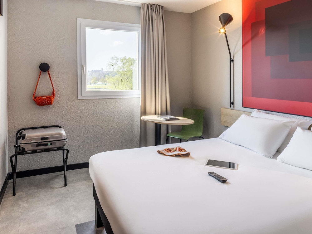 Habitación Superior con cama doble del hotel IBIS AUCH. Foto 3