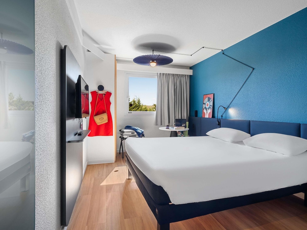 Habitación Superior con cama doble del hotel IBIS AUCH. Foto 4
