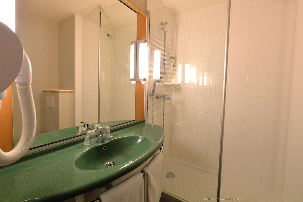 Habitación Estándar con 1 cama doble del hotel Ibis Auray. Foto 4