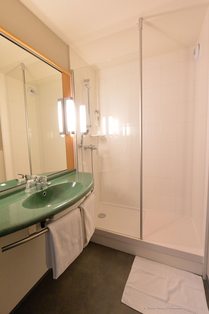 Habitación Estándar con 1 cama doble del hotel Ibis Auray. Foto 5