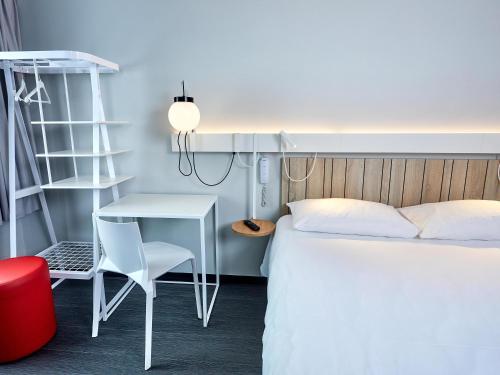 Habitación Standard con una cama doble del hotel IBIS AUXERRE CENTRE. Foto 2