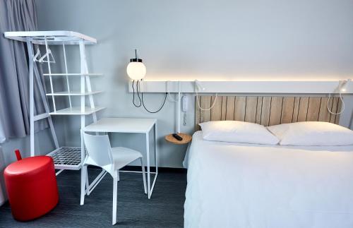 Habitación Standard con una cama doble del hotel IBIS AUXERRE CENTRE. Foto 7