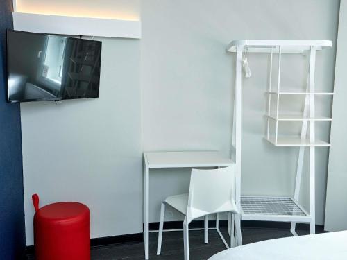 Habitación Standard no fumador con 1 cama dobley 1 cama individual del hotel IBIS AUXERRE CENTRE