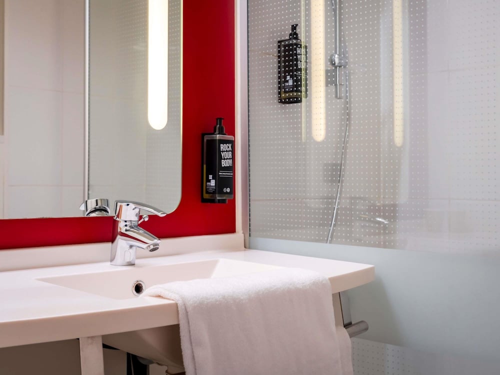 Habitación Estándar con 1 cama doble del hotel Ibis Bayonne Centre. Foto 6