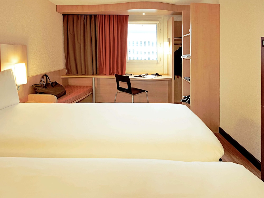Habitación estándar con 2 camas individuales del hotel Ibis Bayonne Centre. Foto 2