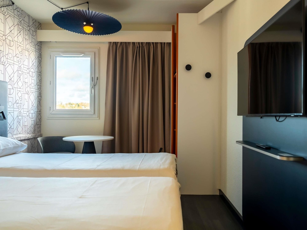 Habitación estándar con 2 camas individuales del hotel Ibis Bayonne Centre. Foto 4