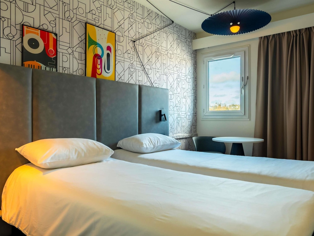 Habitación estándar con 2 camas individuales del hotel Ibis Bayonne Centre. Foto 9