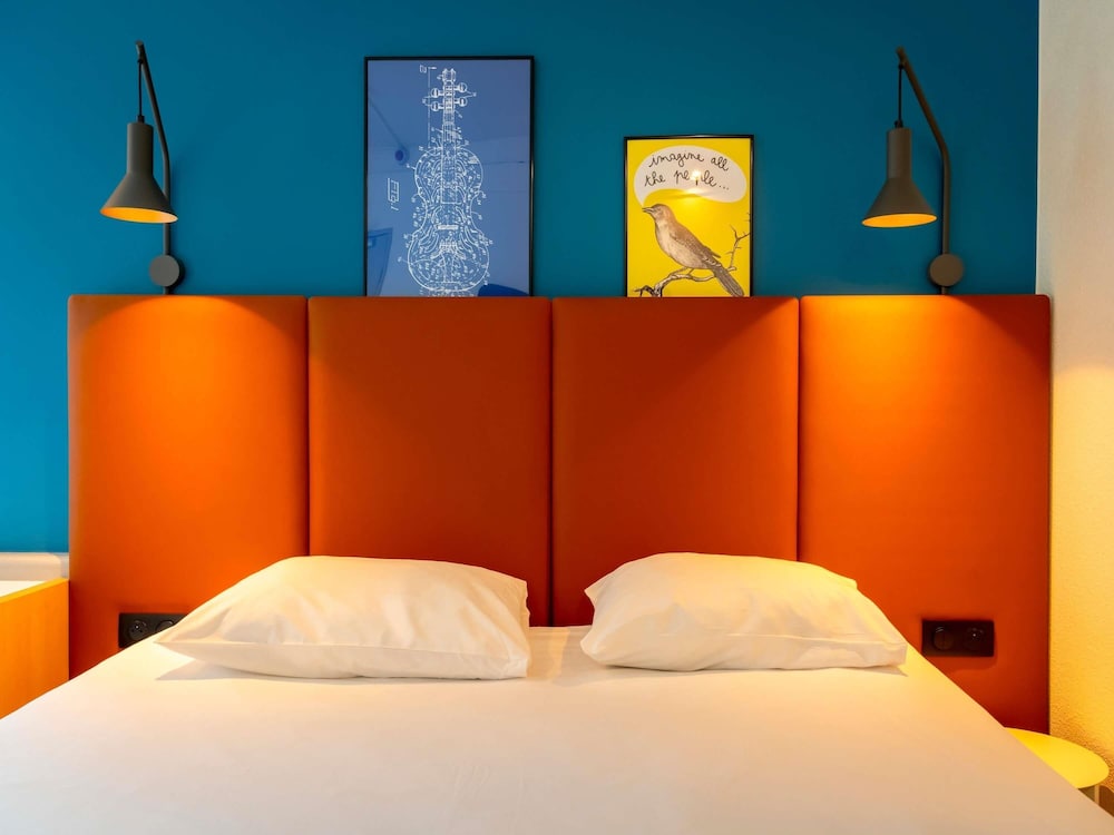 Habitación estándar con cama doble para personas con movilidad reducida del hotel Ibis Bayonne Centre
