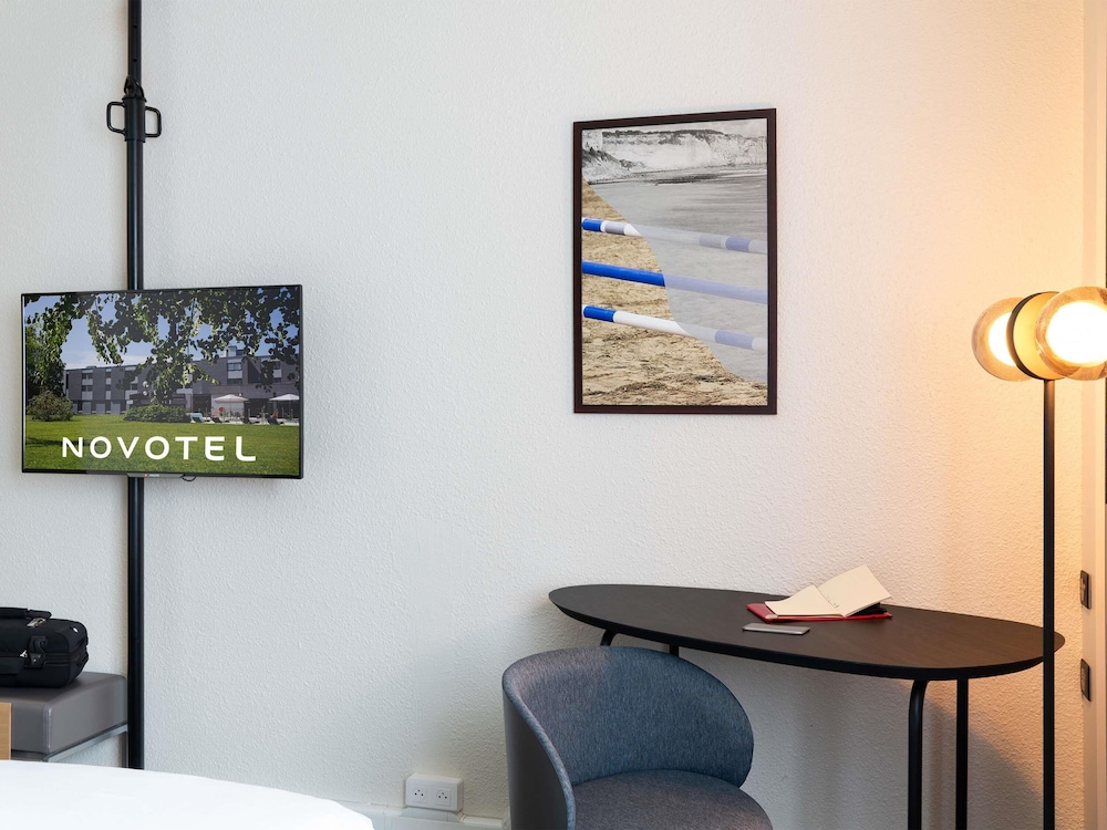 Habitación estándar con camas individuales del hotel Novotel Bayeux. Foto 4